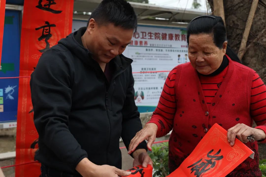 青灰石头上的彩色梦想——访广东省文联驻揭阳市五经富镇联和村驻村第一书记陈龙武